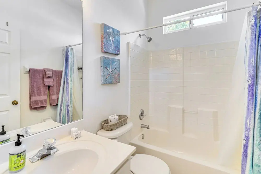 6 Mi to Fort Myers Beach: Lakefront Home w/ Pool