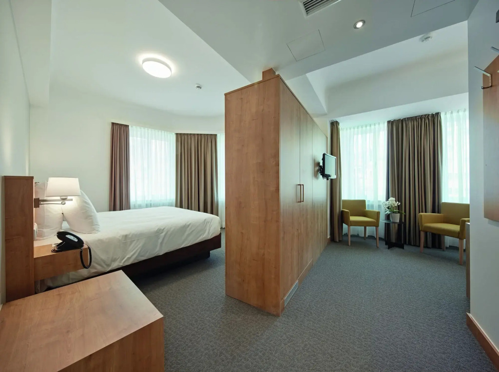 City Hotel