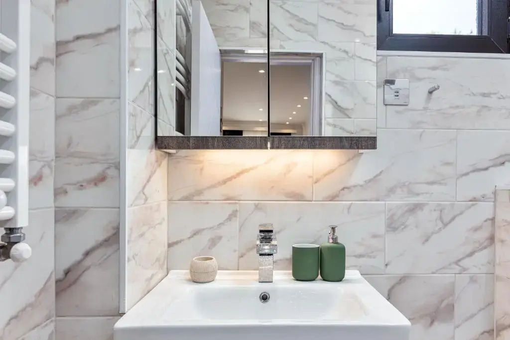Ground Floor Bright Luxury 1Bedroom Apartment with Free Parking
