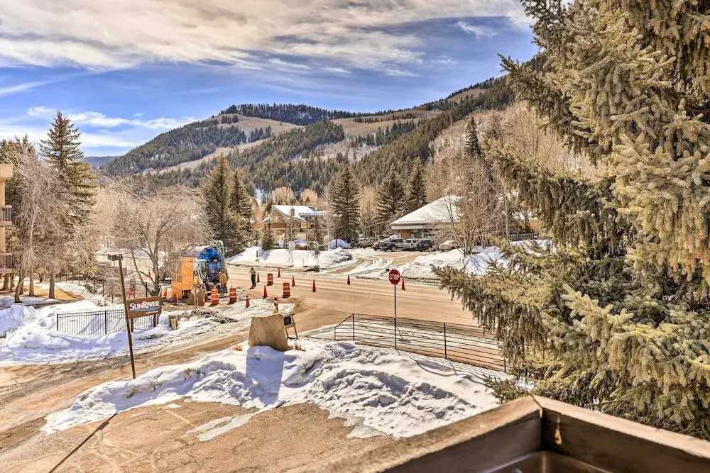 Inviting Mountain Condo w/ Balcony in Vail Valley!