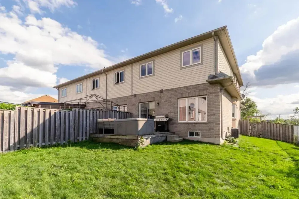Unique Townhome Private HOT TUB Gym Sauna BBQ Playground Garage