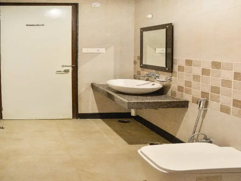 ZO Rooms Varanasi Cantt