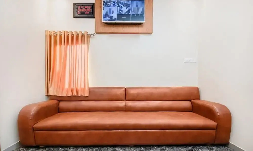 Hotel Volga Plaza (Near Colaba Causeway)