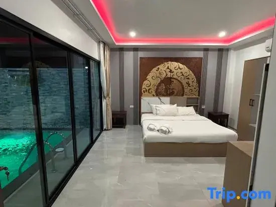 Luxury 4BR Private Pool Villa + Sunset Rooftop