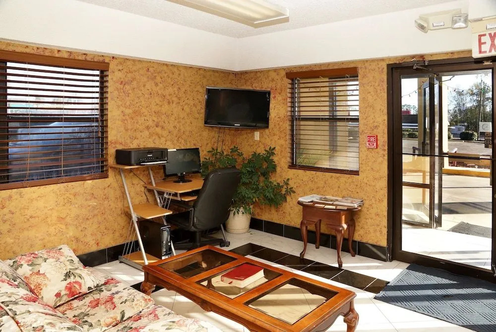 Executive Inn Opp