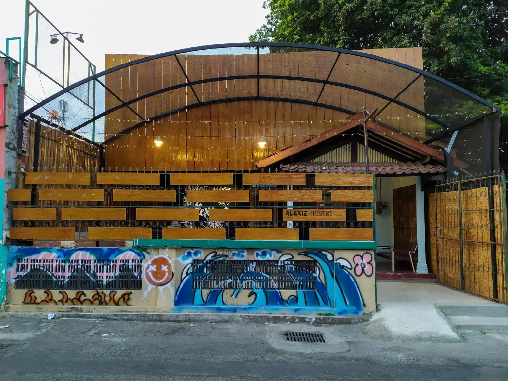 Alexiz Hostel