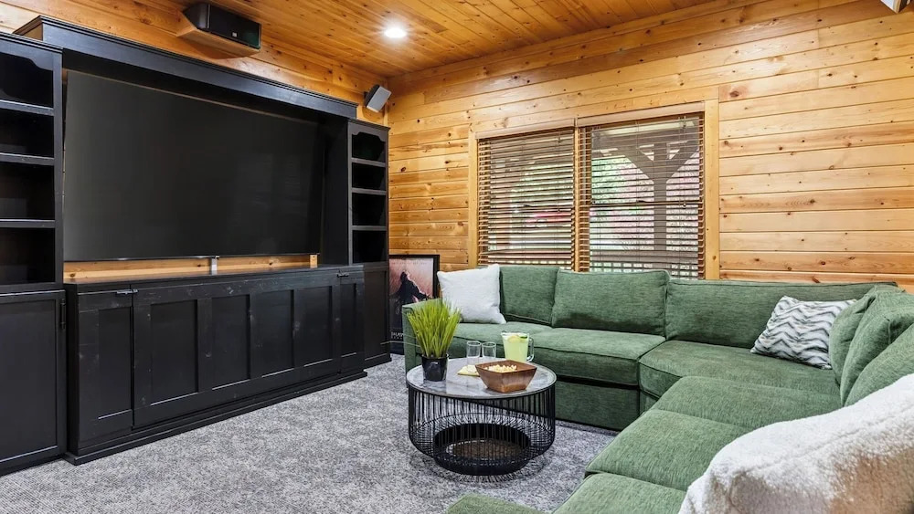 Majestic Springs Lodge by Avantstay Indoor Pool + Spa + Game Room Smoky Mtns