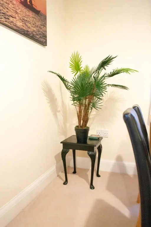 Bright 2 Bedroom Flat With Parking in Oxford