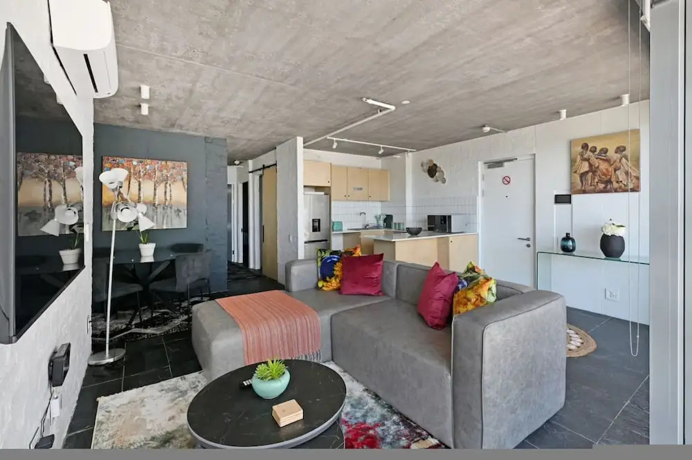Modern 2-bed Bantry Bay 100m to Beach Ocean Bliss