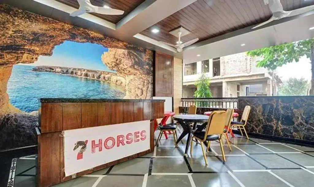 Fabhotel Homestay By 7