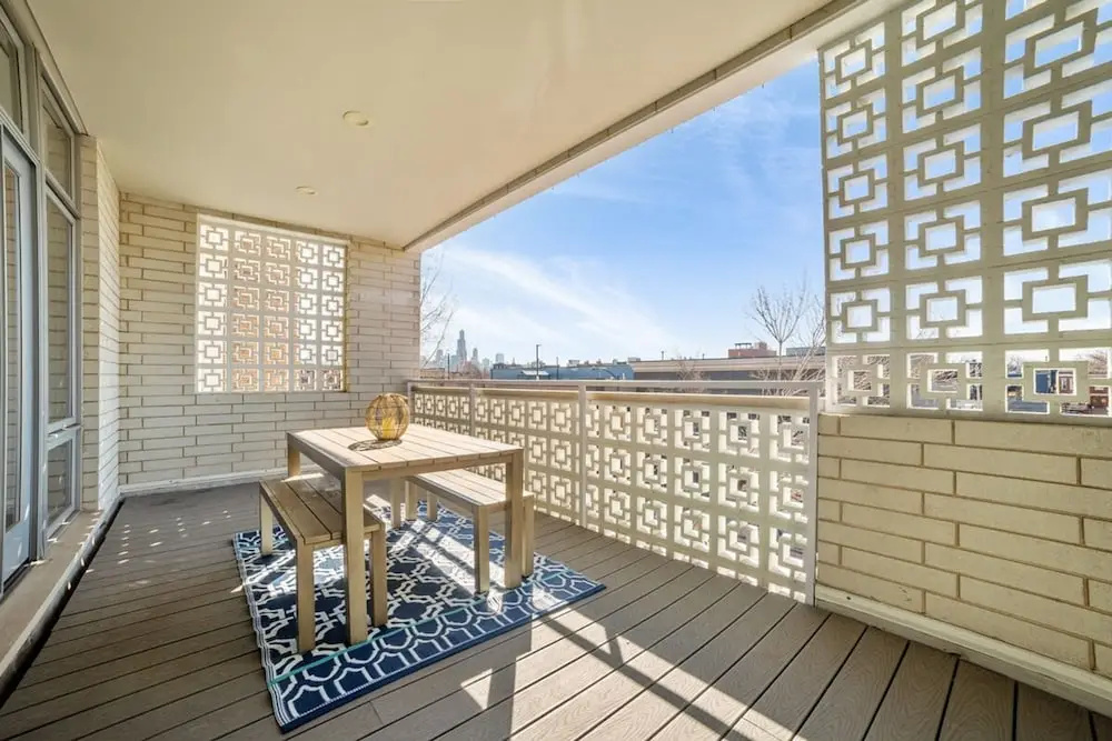 Spacious 4BR 2BA Unit in Ukrainian w 2 Balconies