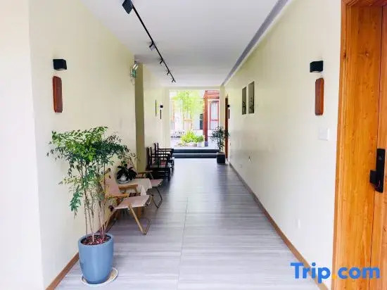Jinglu Homestay