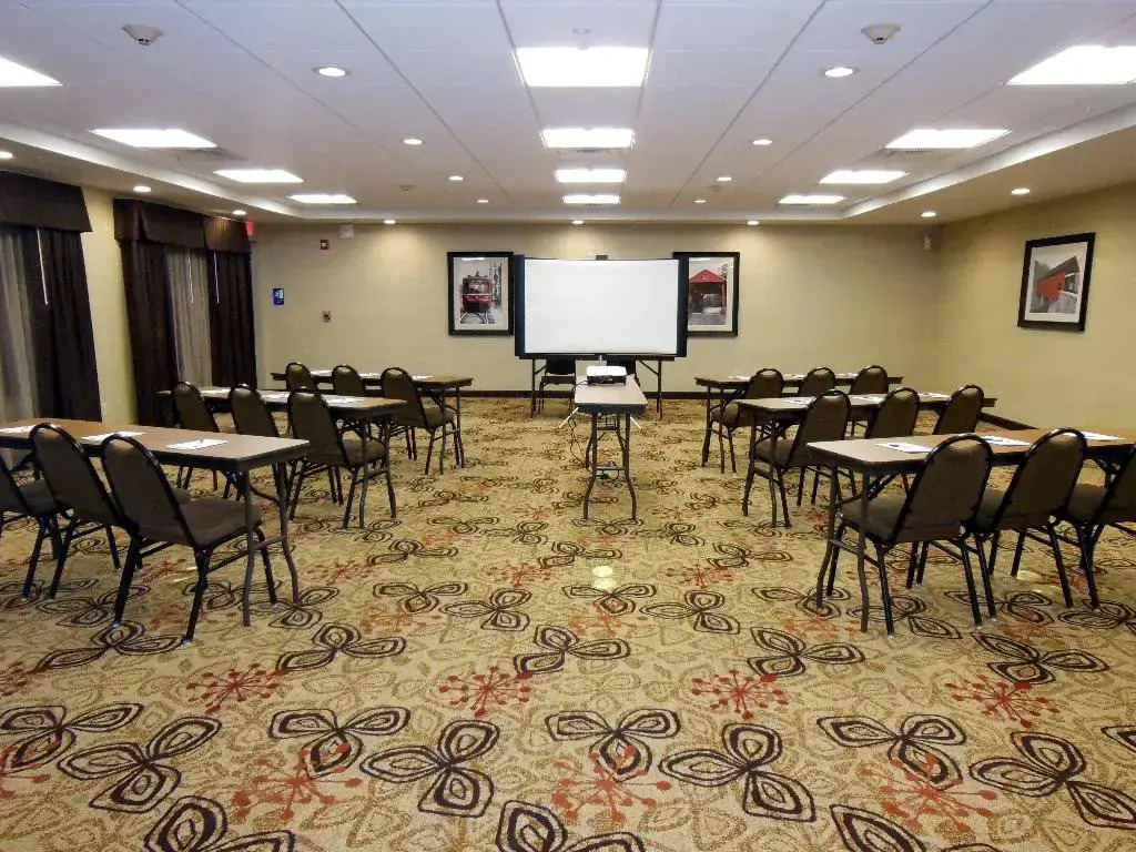 Holiday Inn Express & Suites Washington - Meadow Lands by IHG