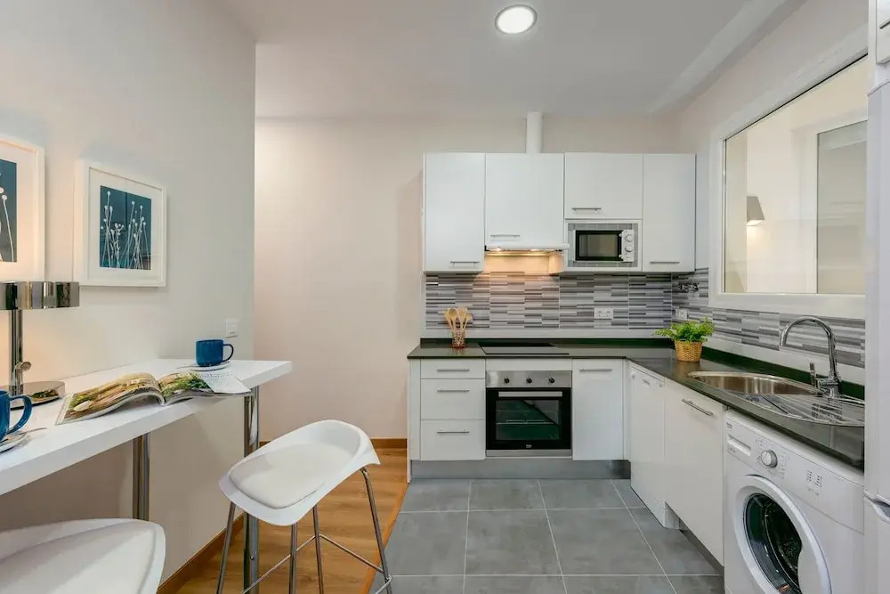 Beautiful Recently Renovated 2 BD Apartment in Prime Location Conde de Ibarra III