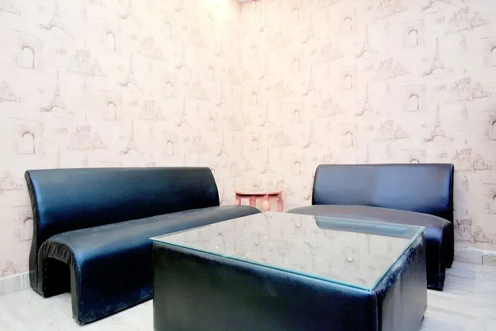 Oyo 39569 Hotel Lazeeno