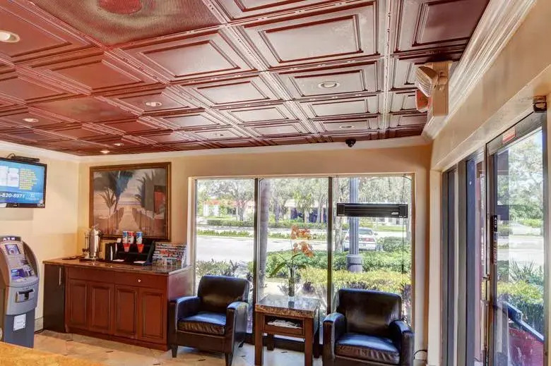 Plantation Inn Hotel & Lounge