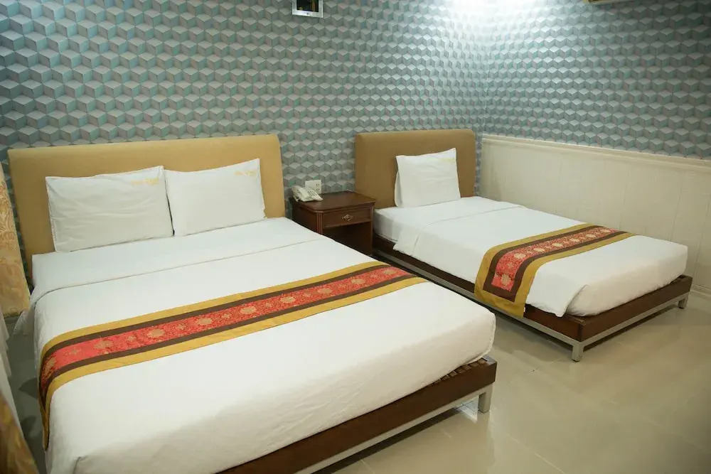 Golden Plus Hotel