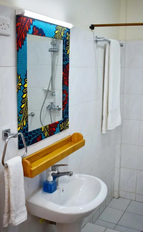 African Roots Guesthouse Entebbe