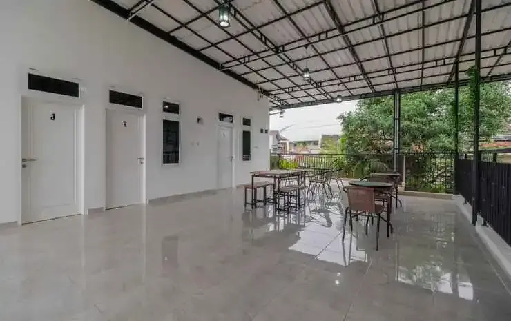 RedDoorz Syariah near Summarecon Mall Bekasi
