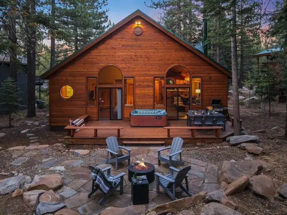 Cherrywood Gorgeous Cottage Surrounded by Pine Trees w/ Hot Tub