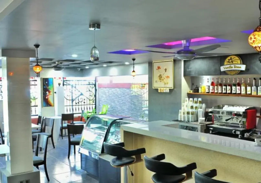 Отель Airport Comfort Inn Premium