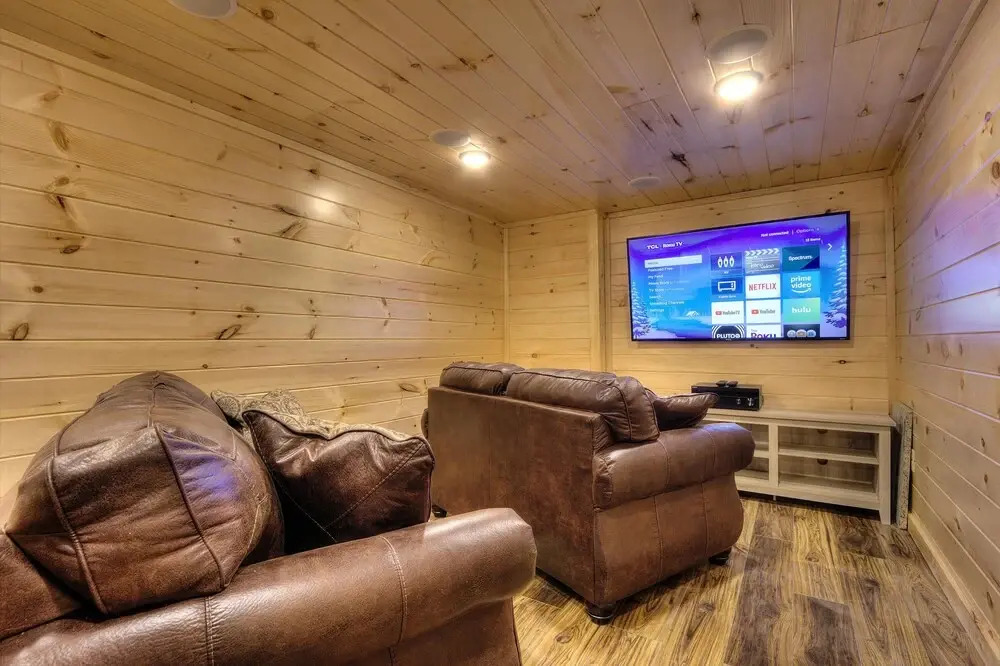 DT 2 Brand NEW Cabins 2 Pools 2 HOT Tubs ETC