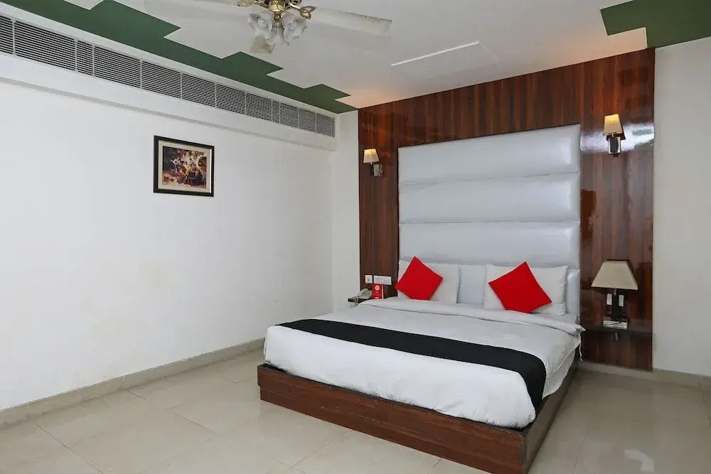 Capital O 445 Impress Hotel