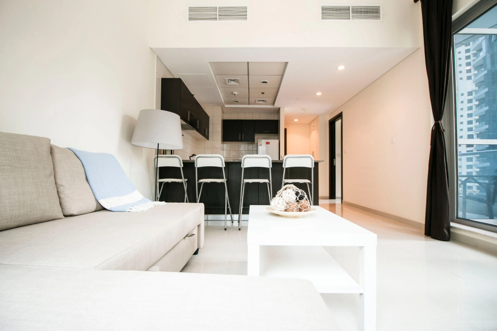 Stylish Apt In Heart Of Marina 5' Walk To Beach