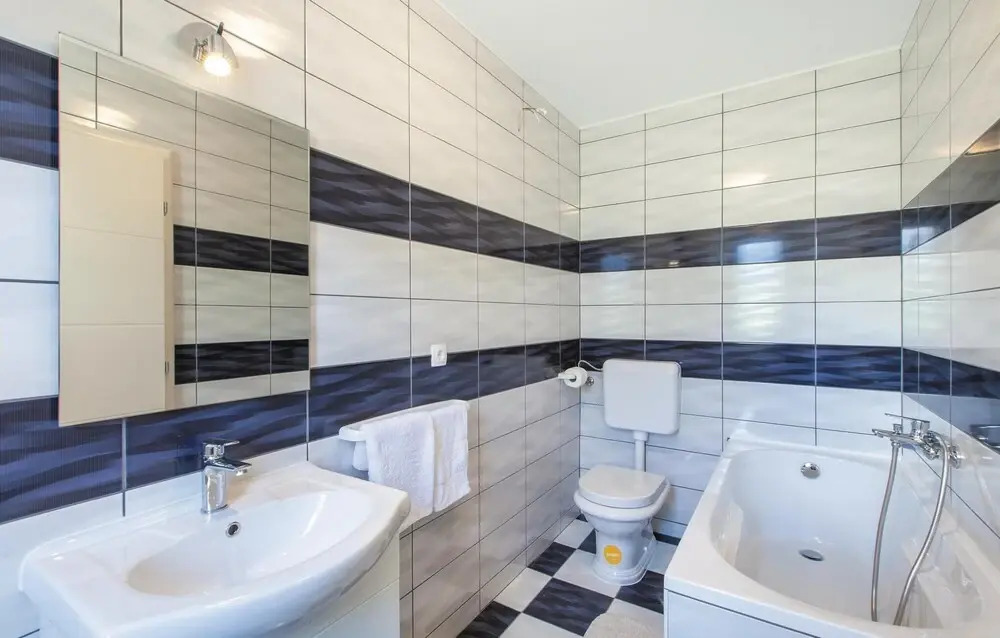 Beautiful Home in Kastel Stafilic With Wifi and 7 Bedrooms