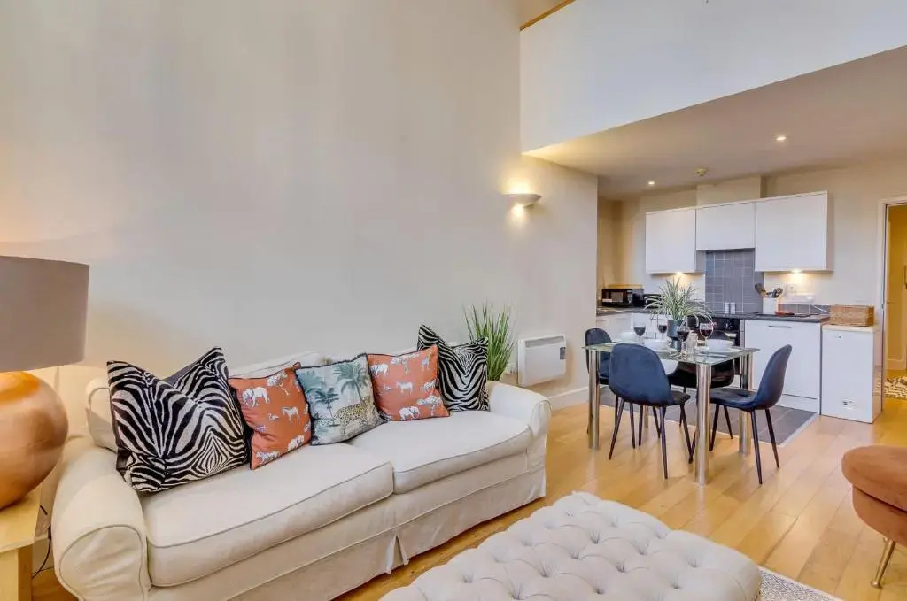 King St 1 bed apartment
