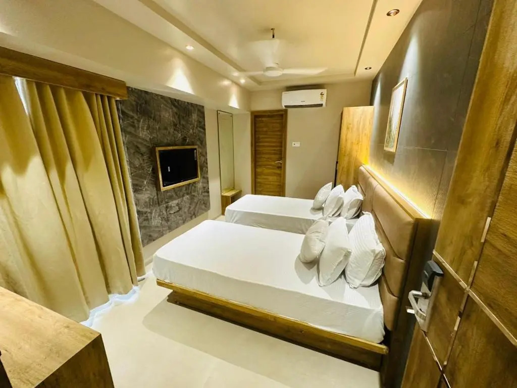 HOTEL AMBER PARAMOUNT