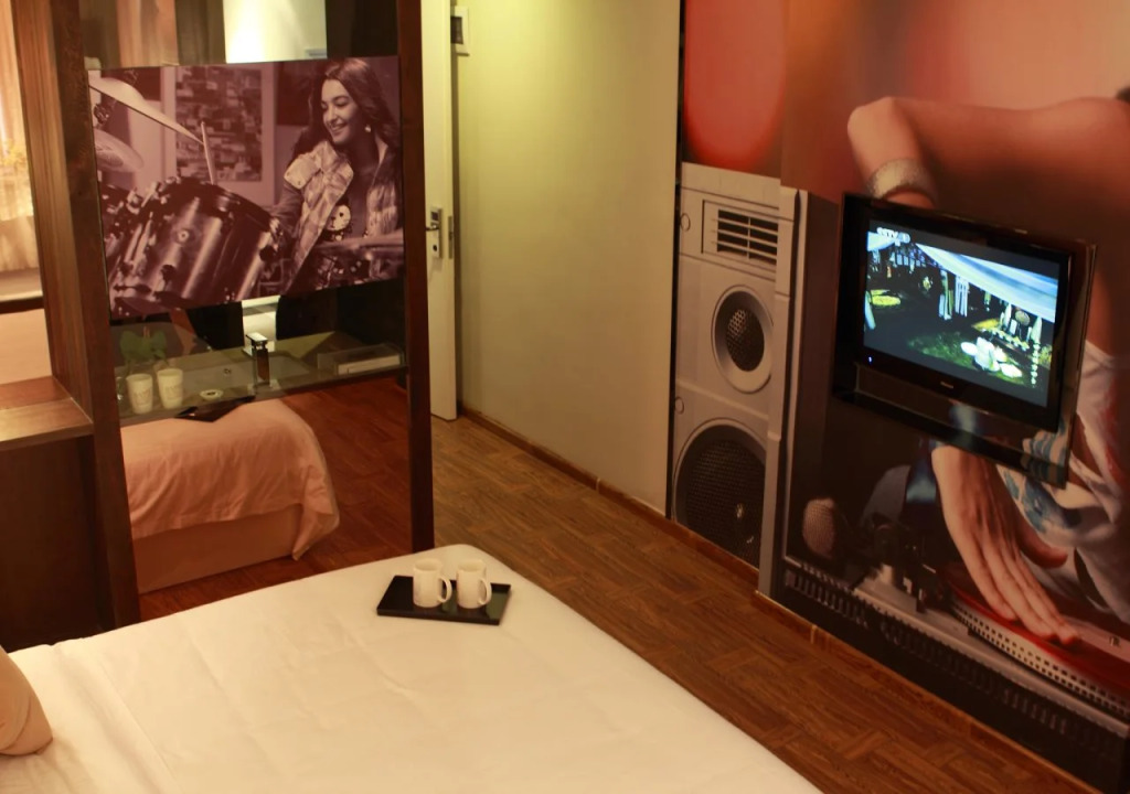 Hansen Books Music Hotel
