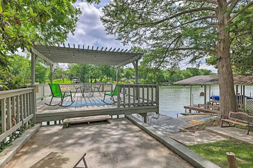 Seguin Home on Lake Placid w/ Boat Dock!