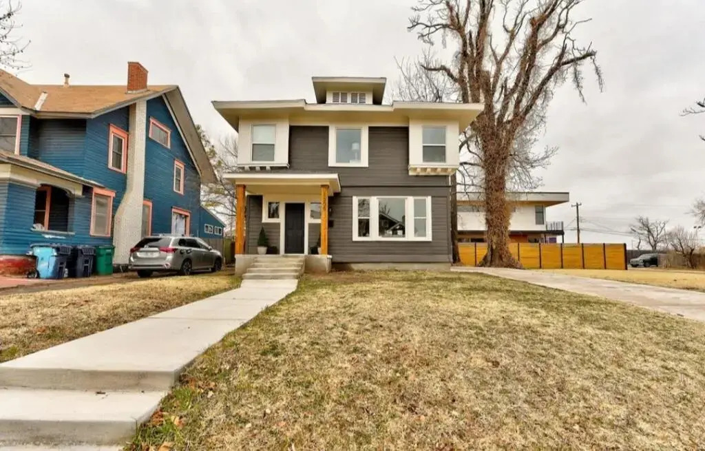 Historic Villa + 1min from Plaza District + Hot Tub + Pool Table + Friendly