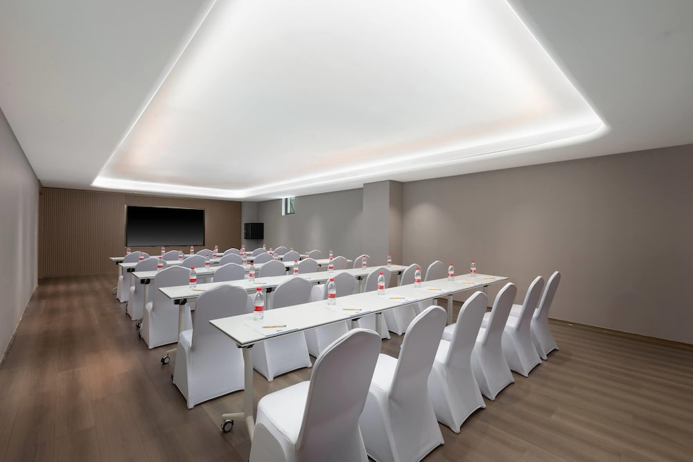Days Hotel By Wyndham Leshan Downtown