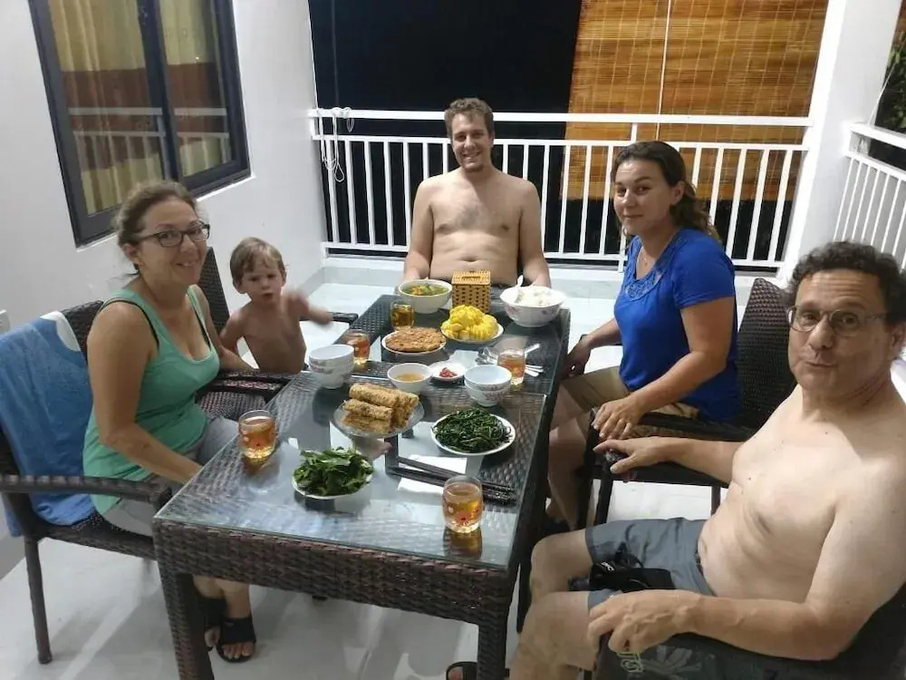 Tuyets Homestay