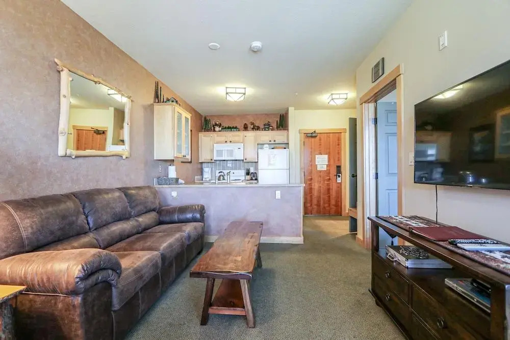 Sunstone 103 Updated Condo At Sunstone Lodge with Great Complex Amenities, near Ski-In Ski-Out by RedAwning