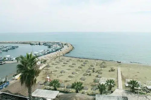 Lazuli Beachfront Apartment 254