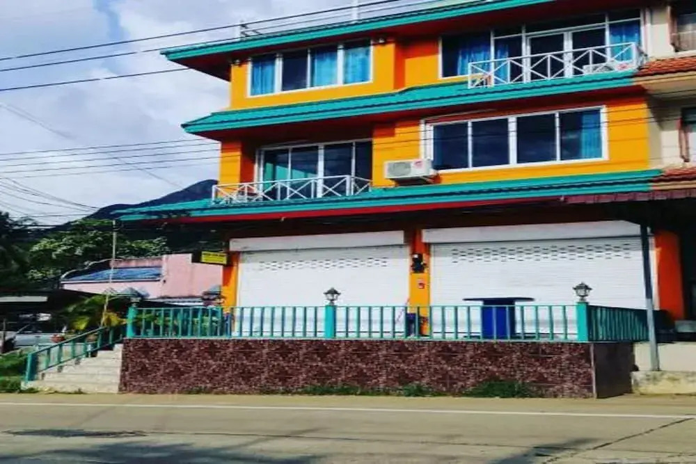 OYO 986 The Studio Kohchang