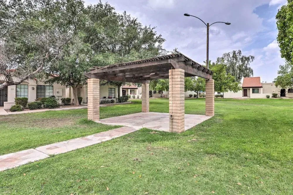 1 Mi to Dtwn Chandler: Townhome w/ Community Pool
