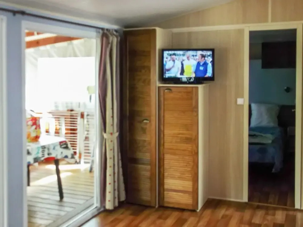 Cosy, 2-bedroom Mobile Home With a Furnished Terrace and Serene Garden
