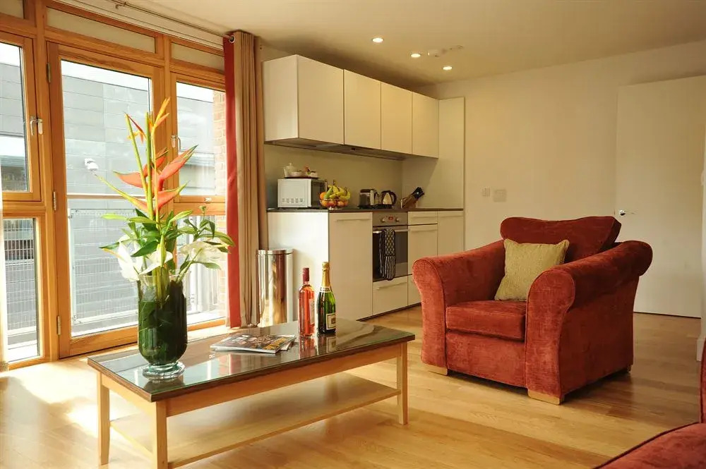 PREMIER SUITES Bristol Cabot