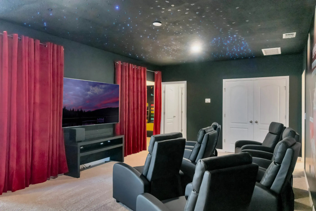 7 Bedrooms 5 Bathrooms Solterra 7599 Ol