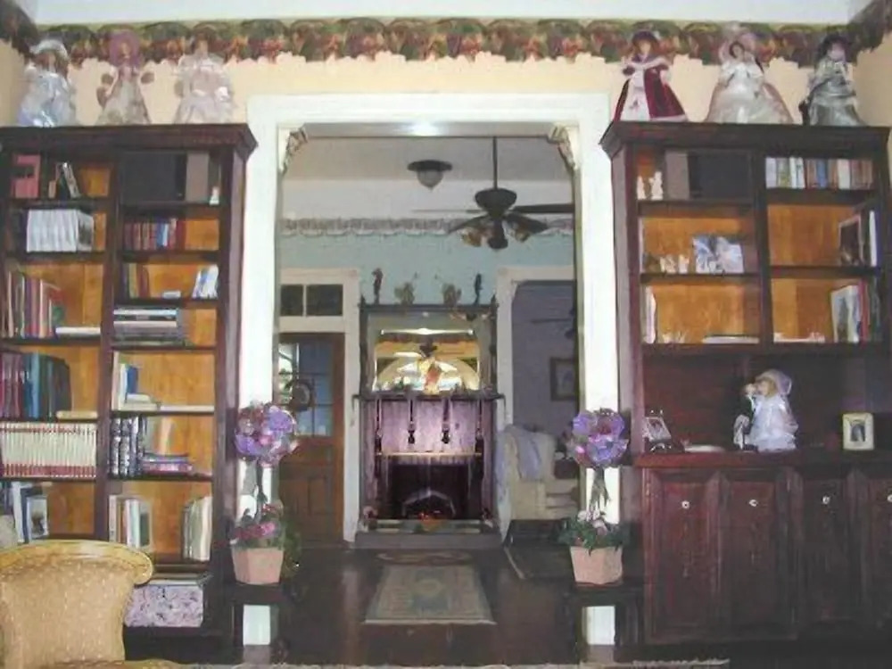 Robin's Nest Inn