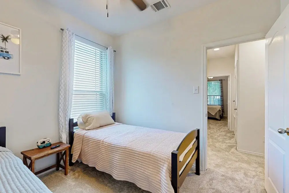 Inviting Home w/ Enlosed Yard & Gas Grill