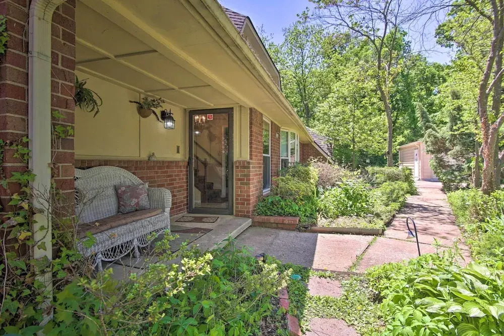 Private Home w/ Hot Tub & Patio Near Dtwn Tulsa