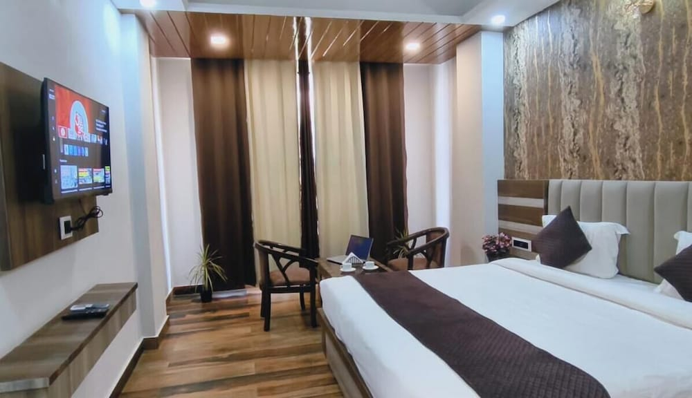Hotel Lotus Infinity