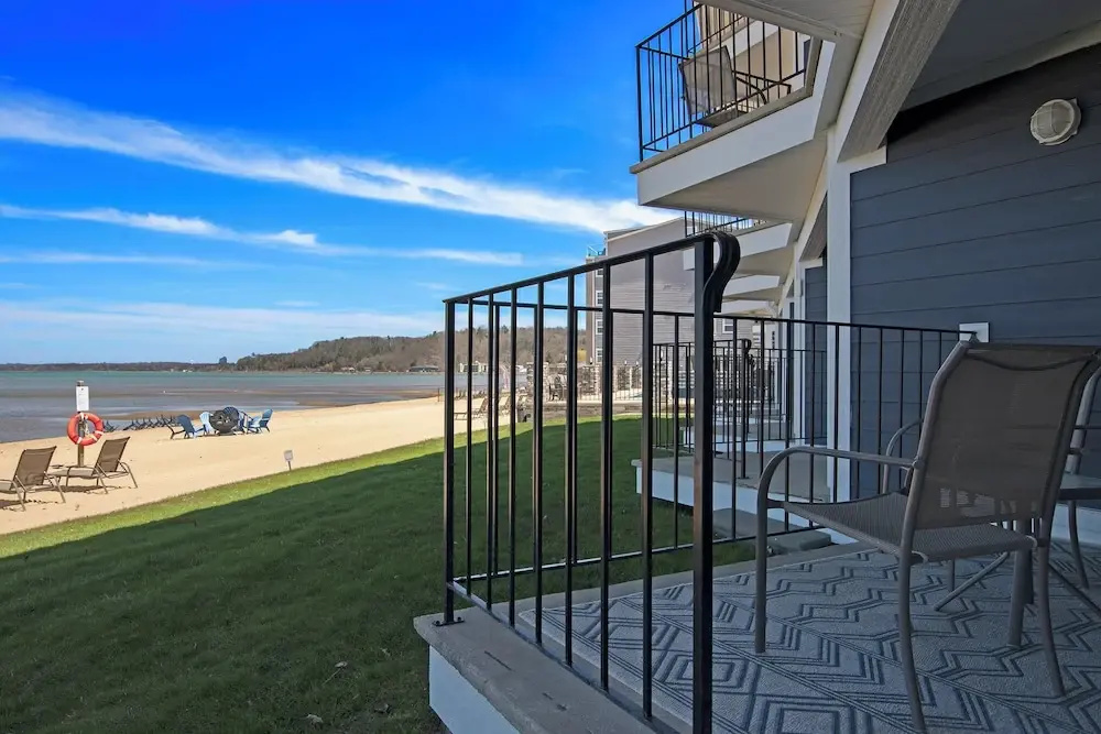 Walkout Beachfront Condo: Pointes North Resort 106