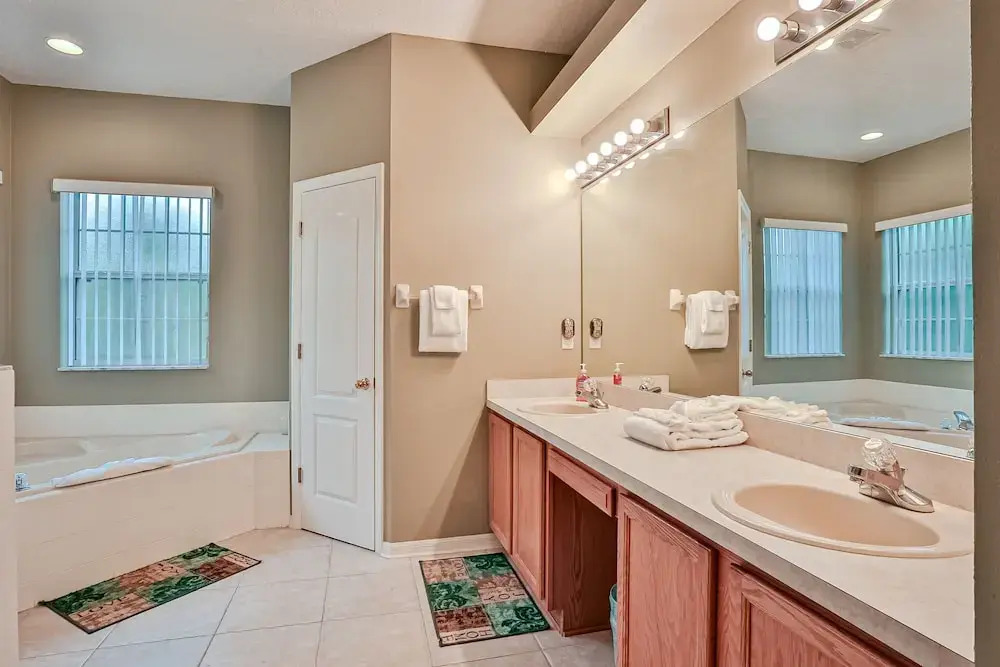 Wonderful Coastal Home With Wifi, Enclosed Backyard, Screened Patio