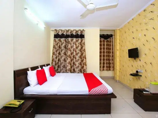 OYO 19765 Royal Guest House